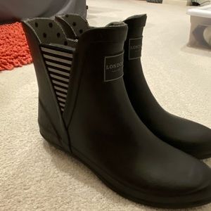 Rain boots sz 9
